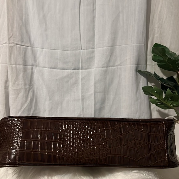 Luis Steven Leather Crocodile Pattern Crossbody - Picture 8 of 12